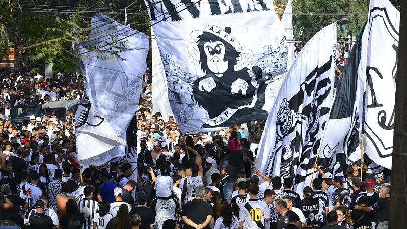 Ponte Preta: torcida organizada convoca protesto contra diretoria nesta segunda-feira