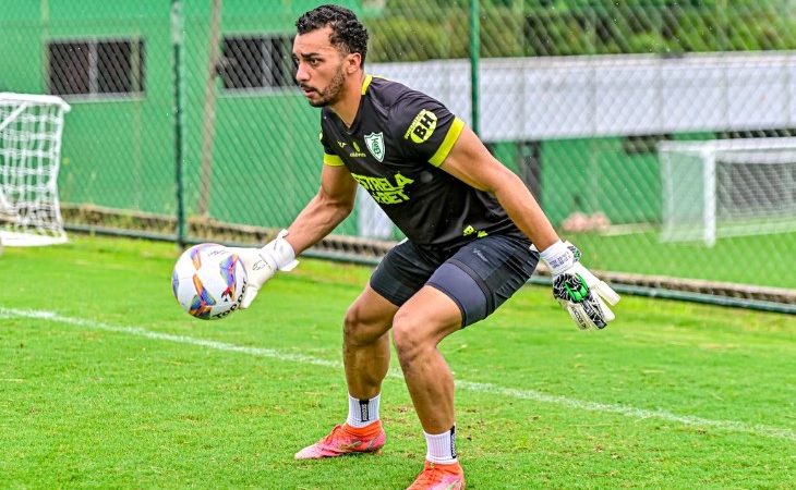 Guarani: novo goleiro desembarca em Campinas para exames médicos
