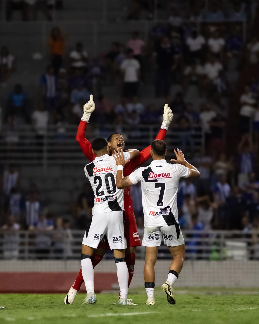 CSA 1×2 Ponte Preta: com gol de goleiro, Macaca confirma lugar no G-4