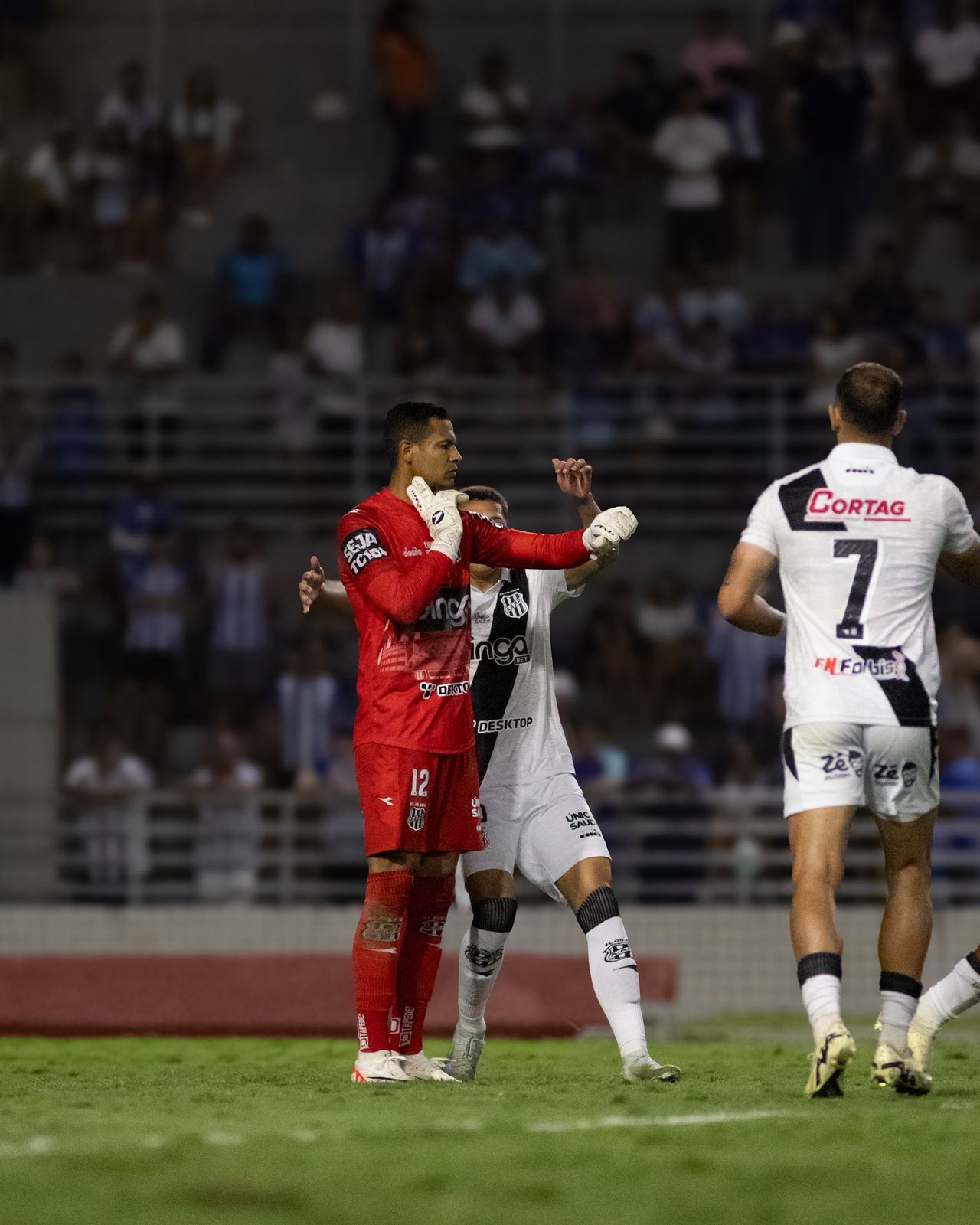 Ponte Preta: Diogo Silva e Elvis podem descer a avenida? O que sabemos