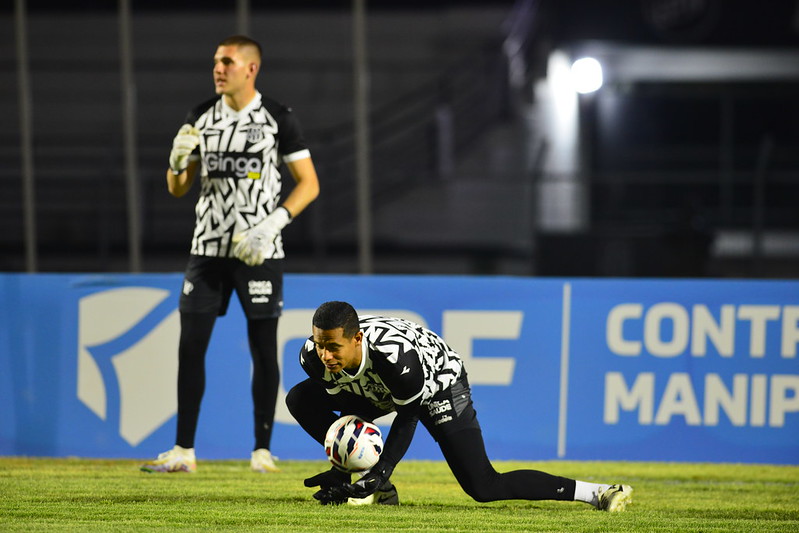 Guarani: com titular da Ponte na lista, diretoria avalia goleiros experientes