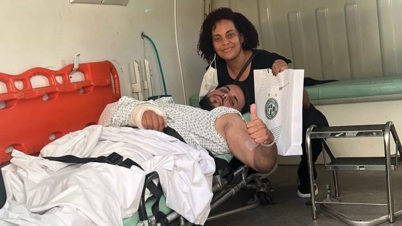 Torcedor que caiu no fosso do Brinco de Ouro recebe alta após quatro dias internado