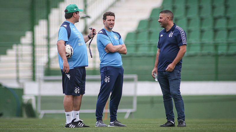 Guarani: pressão aumenta, mas Farnei respalda trabalho de Matheus Costa