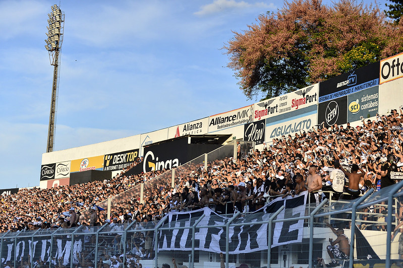 Ponte Preta: após protestos da torcida, diretoria inflaciona preço dos ingressos