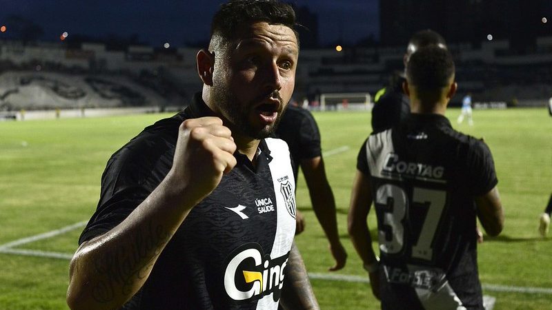 Ponte Preta: acordo por permanência de Elvis teve dívida parcelada e pedido de desculpas