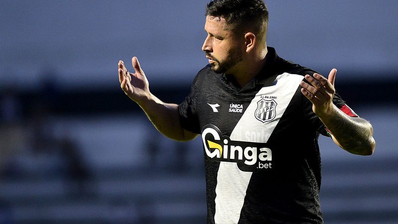 Ponte Preta: Elvis será avaliado após ser vetado contra o Avaí
