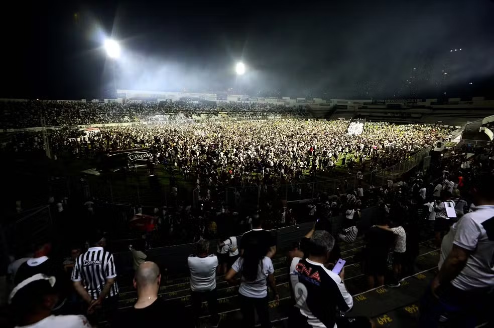 Ponte Preta: invasão no gramado após título pode custar até 10 mandos de campo