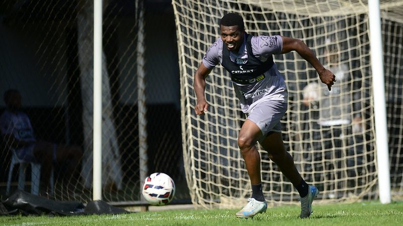 Ponte Preta: insatisfeito com salários atrasados, Pacheco não viaja para estreia na Série B