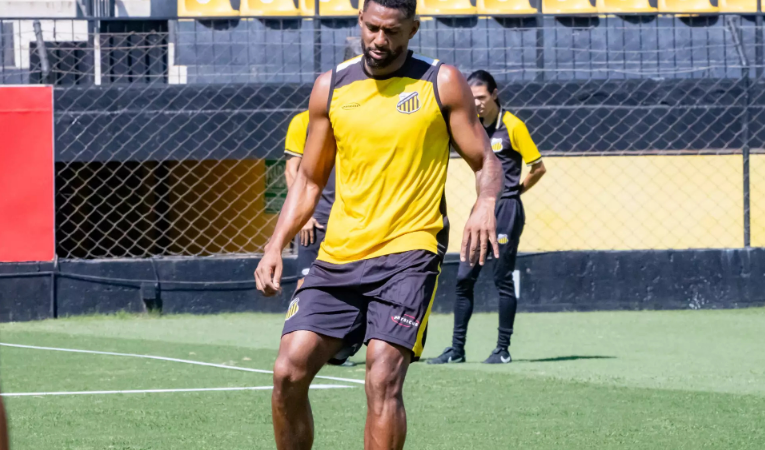 Guarani: diretoria supera concorrência e fecha com Rafael Donato