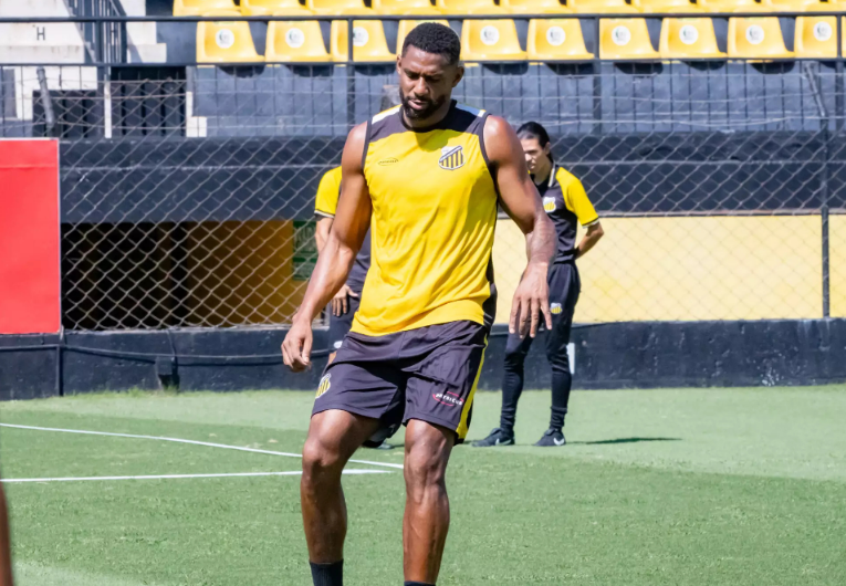 Guarani: diretoria supera concorrência e fecha com Rafael Donato