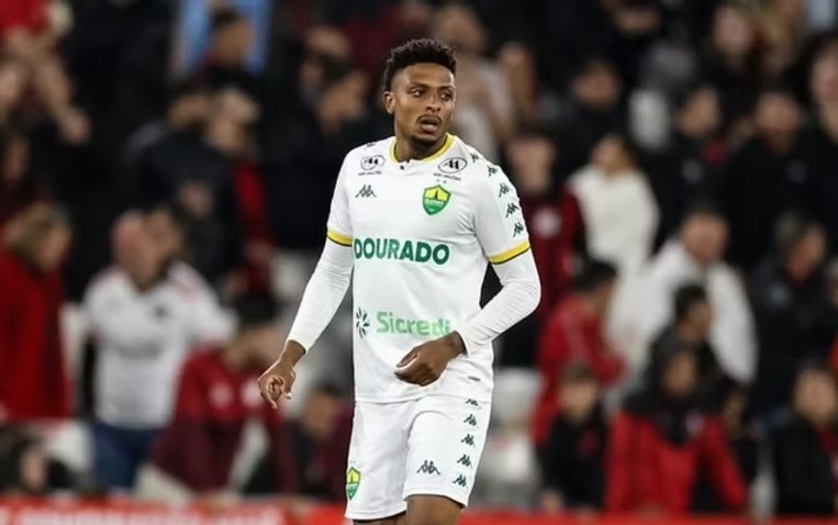 Ponte Preta: clube entra na briga com Guarani e Náutico por zagueiro do Cuiabá