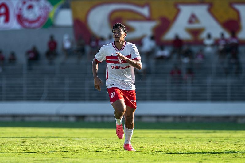 Guarani: diretoria avança na contratação de volante do Vila Nova