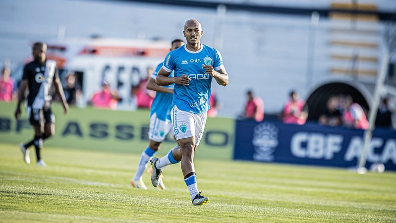 Ponte Preta: diretoria sonda e entra na briga com Guarani por camisa 9 do Londrina