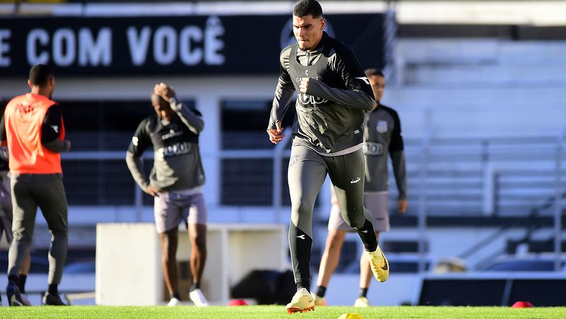 Ponte Preta: sem convencer, atacante é liberado e não fica para 2026