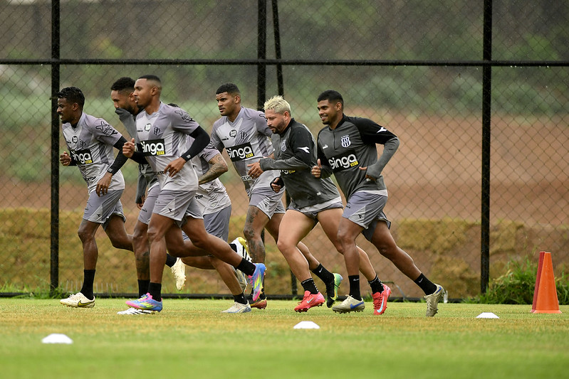 Ponte Preta: diretoria acerta um mês de salário atrasados e se aproxima de acordo com elenco