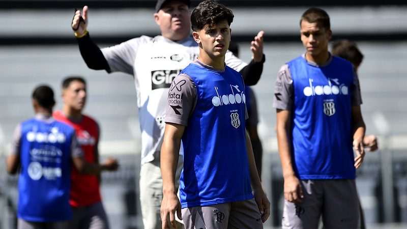 Ponte Preta: Marcelo Fernandes aposta em Gustavo Telles após saídas no meio-campo