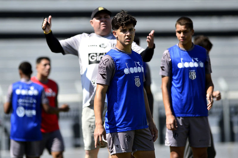 Ponte Preta: Marcelo Fernandes aposta em Gustavo Telles após saídas no meio-campo