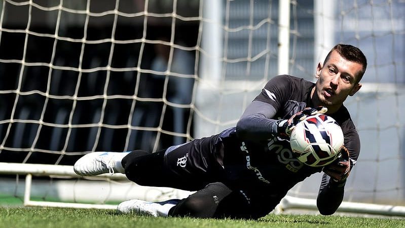 Ponte Preta: terceiro goleiro aciona Justiça e cobra R$ 430 mil por falta de pagamentos