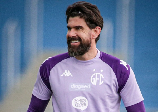 Guarani: Fernando Miguel sente dores no joelho e tem futuro incerto