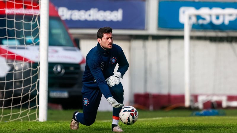 Ponte Preta: departamento de futebol encaminha contratação de novo goleiro