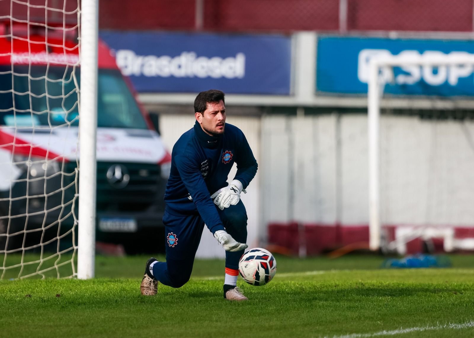 Ponte Preta: departamento de futebol encaminha contratação de novo goleiro