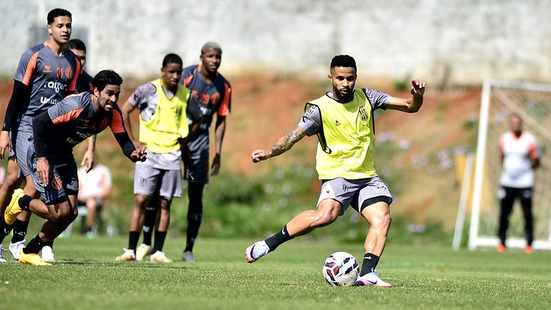 Ponte Preta: Serginho aceita proposta e confirma renovação até o fim de 2026