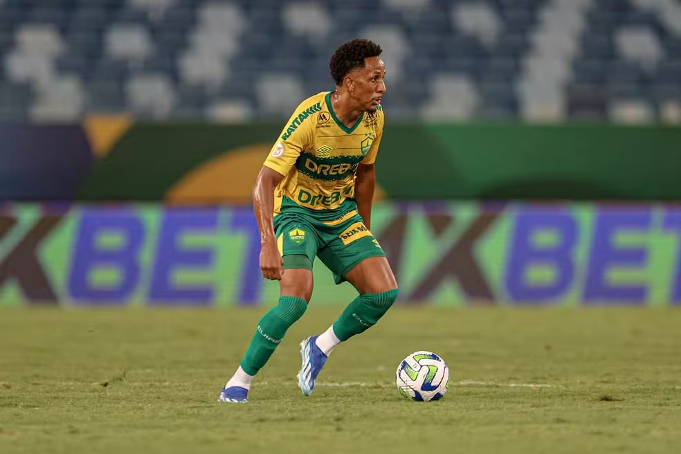 Guarani: diretoria tem investidas sem sucesso por Ronaldo e Lucas Mineiro