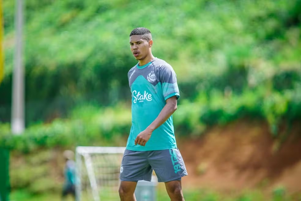 Ponte Preta: diretoria acerta com volante Pedro Martins e atacante Vitor Pernambucano