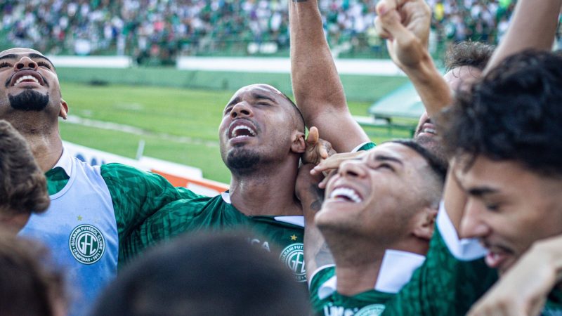 “Fica, Eberlin”: comemoração do Guarani é marcada por provocações ao momento da Ponte