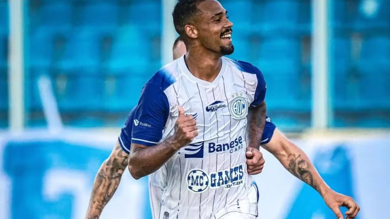 Ponte Preta: diretoria oficializa vice-artilheiro do Sergipano e acirra disputa por camisa 9