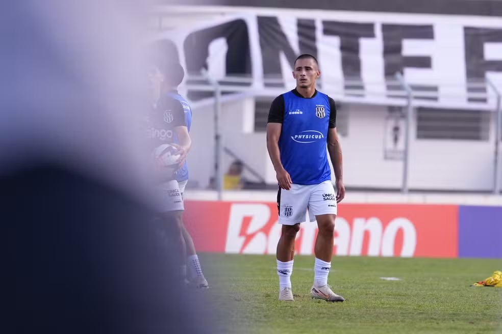 Ponte Preta: após acordo e permanência, lateral tem novo contrato publicado no BID