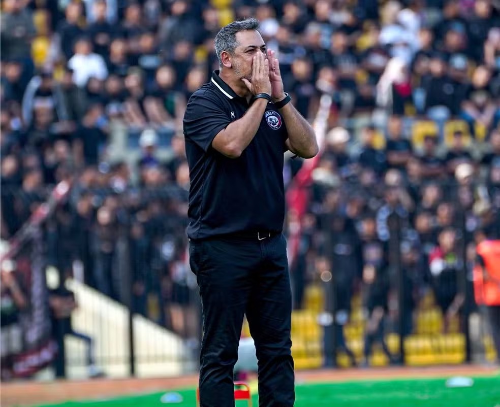 Guarani: rescisão de contrato vira empecilho na negociação com Marquinhos Santos