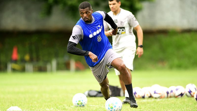 Ponte Preta: Pacheco entra com ação na Justiça e cobra salários atrasados