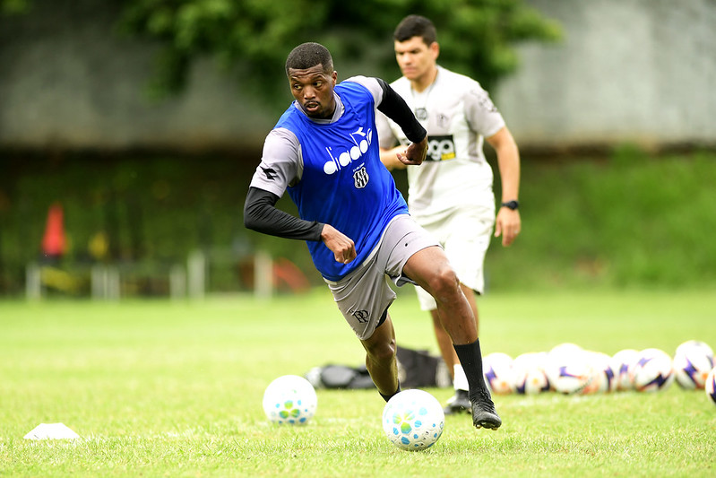 Ponte Preta: Pacheco entra com ação na Justiça e cobra salários atrasados