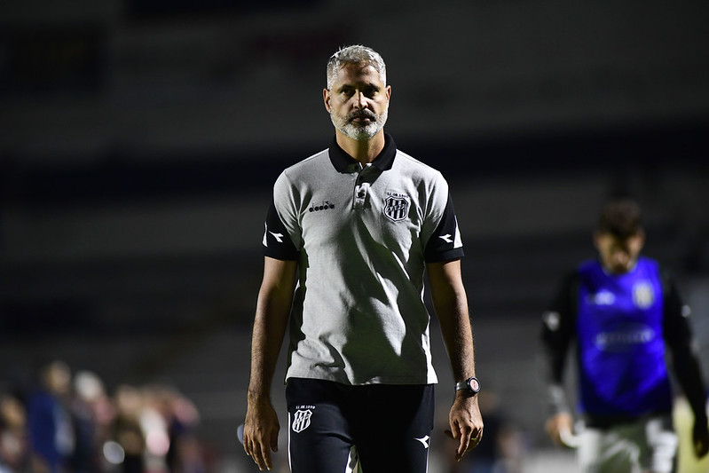 Ponte Preta: Rodrigo Santana entrega o cargo após quarta derrota seguida na Série B