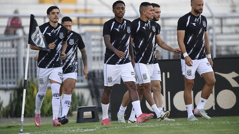 Ponte Preta: à espera de pagamento, elenco projeta duelo contra o Avaí