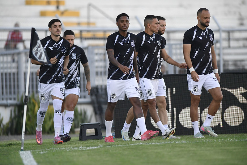 Ponte Preta: à espera de pagamento, elenco projeta duelo contra o Avaí