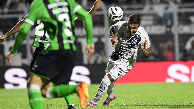 Ponte Preta: zagueiro do América-MG diz que árbitro reconheceu erro ao não expulsar Pottker