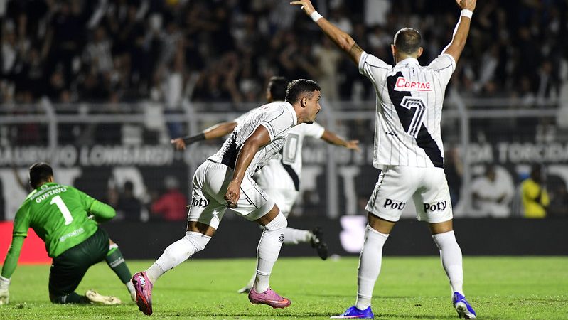 Ponte Preta: “Vitória importantíssima e autoblindagem de heróis”, analisa Tigrão
