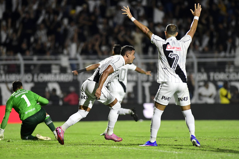 Ponte Preta: “Vitória importantíssima e autoblindagem de heróis”, analisa Tigrão