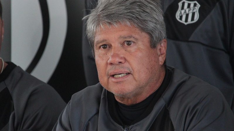 Ponte Preta entra em acordo com Edson Boaro e garante permanência de auxiliar