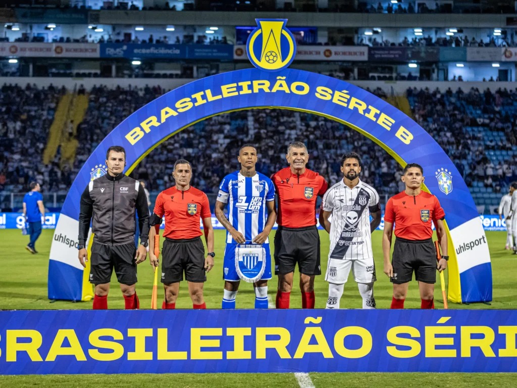 Avaí 1×2 Ponte Preta: Pottker e Tavares lideram primeira vitória na Série B