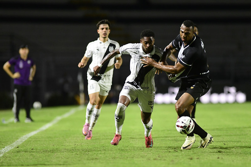 Ponte Preta: Luís Phelipe recebe terceiro amarelo e não enfrenta o Sport na próxima rodada