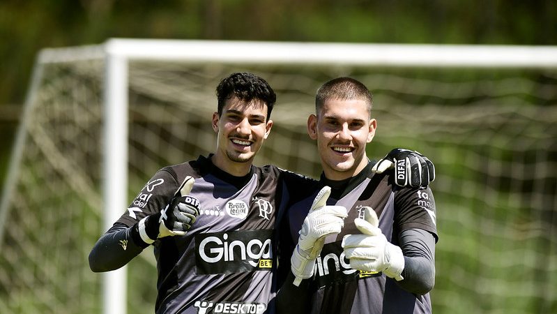 Ponte Preta: Guilherme Viana larga na frente de Vinicius Ferrari pela titularidade
