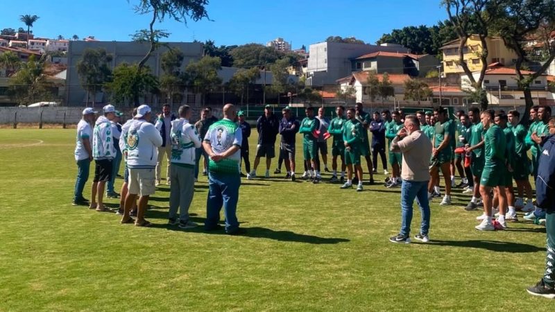 Guarani: torcida organizada se reúne com elenco para cobrar reação e reforçar apoio ao time