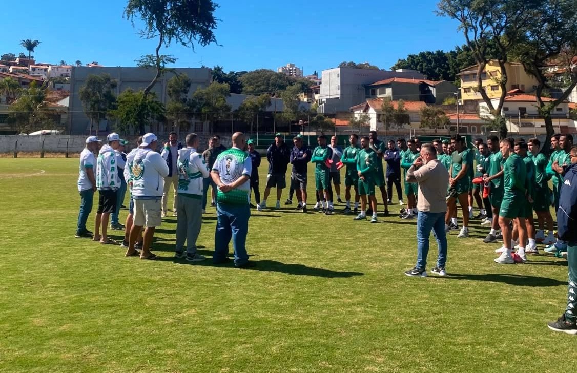 Guarani: torcida organizada se reúne com elenco para cobrar reação e reforçar apoio ao time