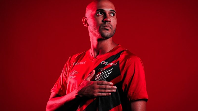 Guarani: diretoria entra em acordo com Athletico-PR por empréstimo de lateral-direito