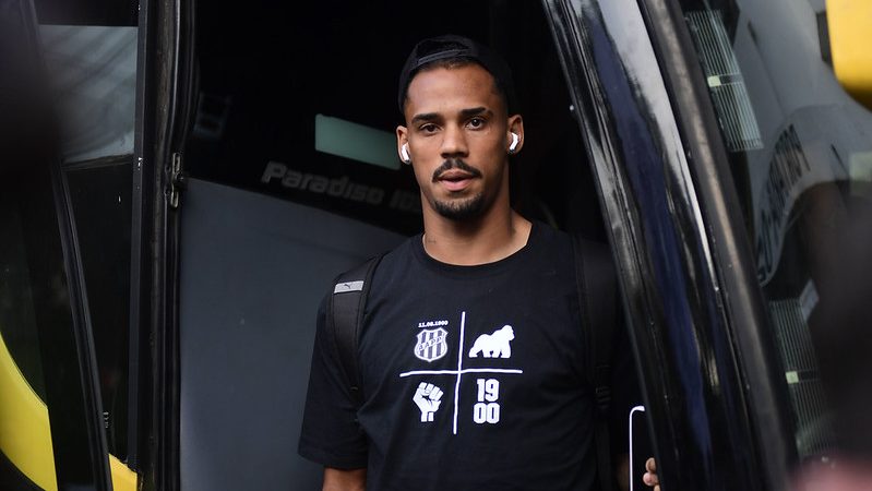 Ponte Preta: Rodriguinho rescinde contrato e amplia lista de saídas durante crise financeira
