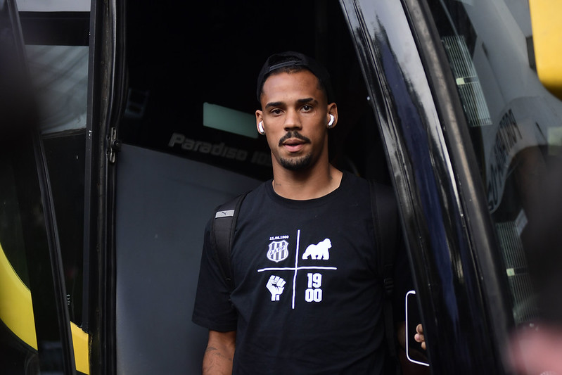 Ponte Preta: Rodriguinho rescinde contrato e amplia lista de saídas durante crise financeira