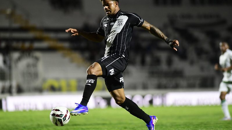 Ponte Preta: Kevyson rompe ligamento do joelho e passará por cirurgia
